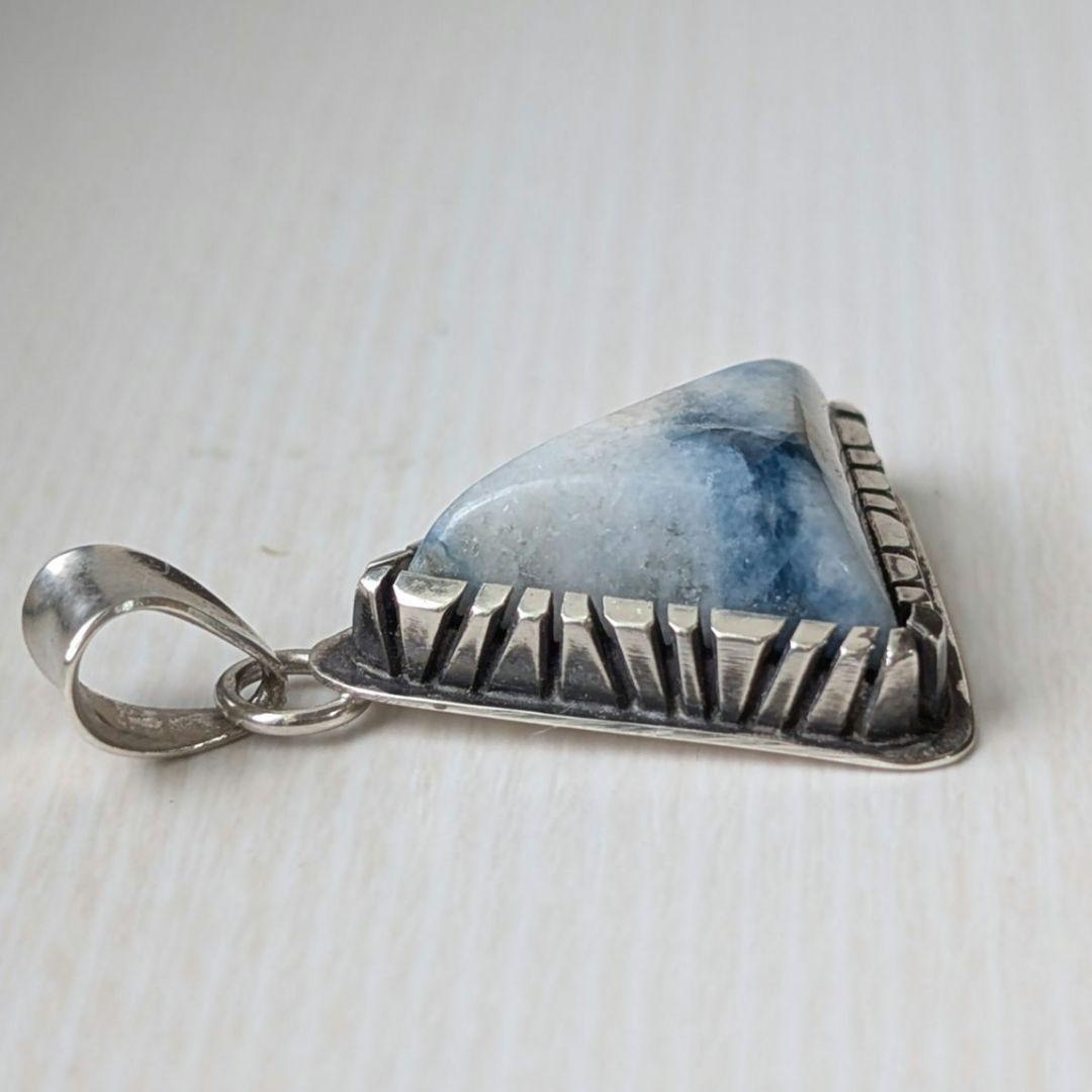 ハンドメイドの入りコン沢　ペンダントトップ　糸魚川翡翠