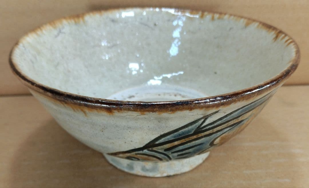 【本物保証】金城次郎 魚紋マカイ(壷屋焼 魚紋茶碗）共箱 栞 美品 やちむん