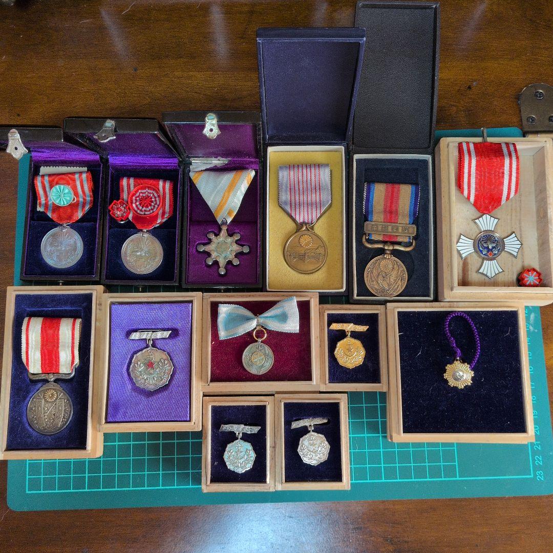 功労章、会員章、記章、微章、瑞宝章等　13点まとめて