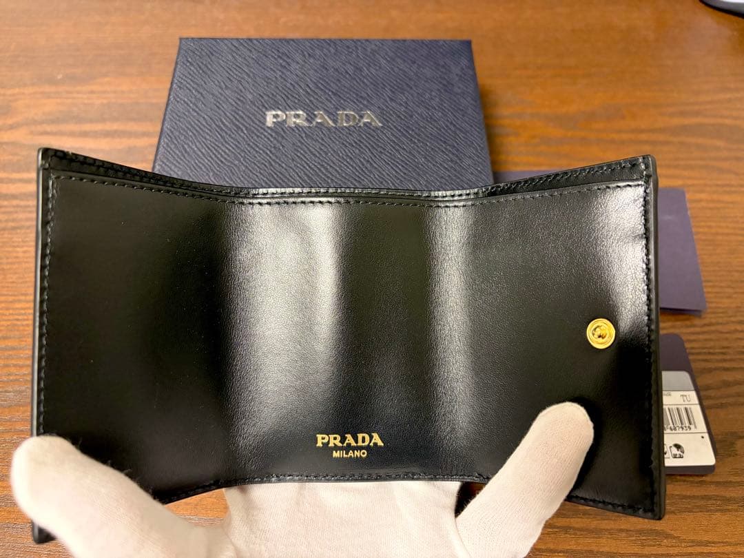 【新品】PRADAミニ財布 RFID 三つ折り財布 トライアングル 1MH021