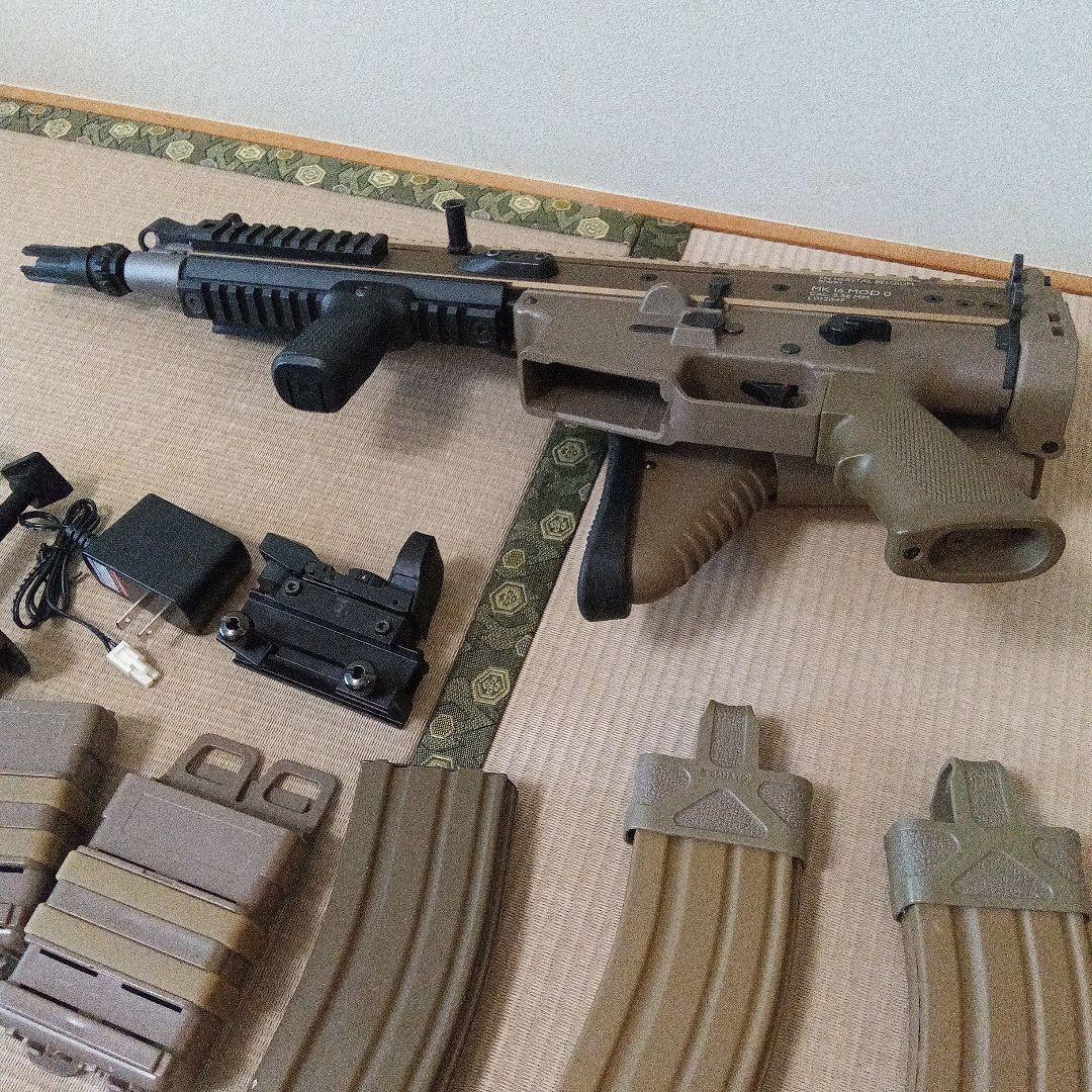 SCAR次世代電動ガン ドットサイト、マガジン4本・マガジンポーチ2つ他セット