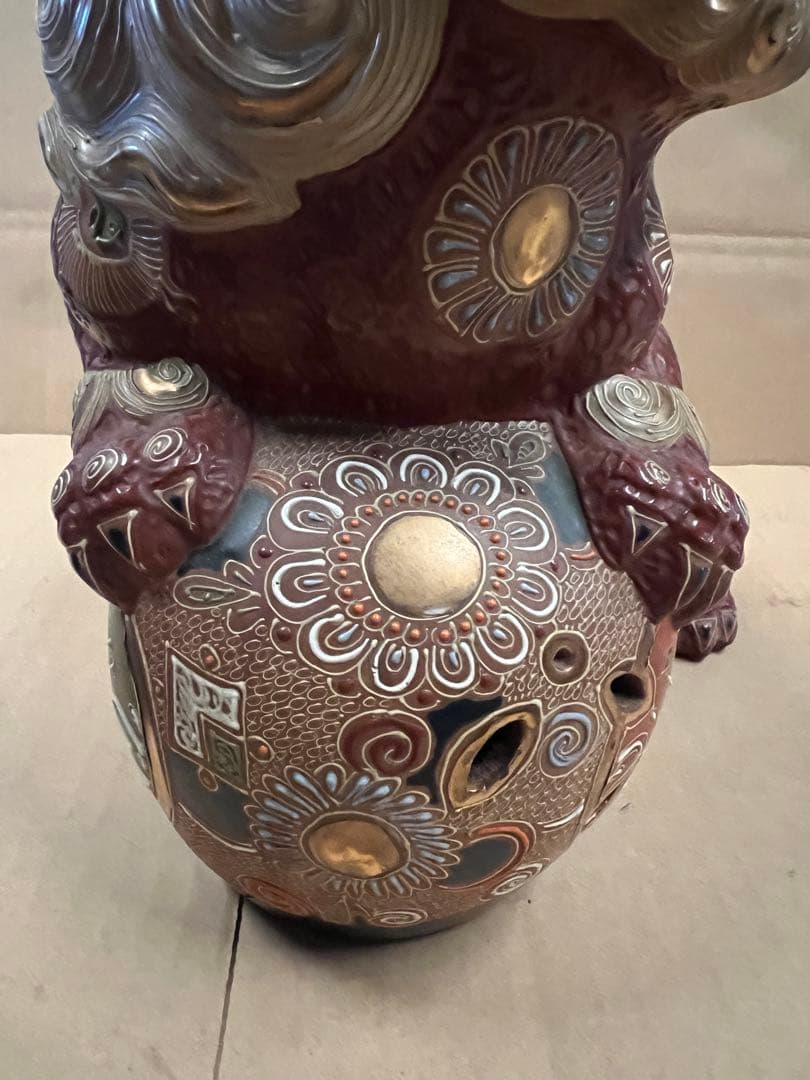 獅子の陶器置物