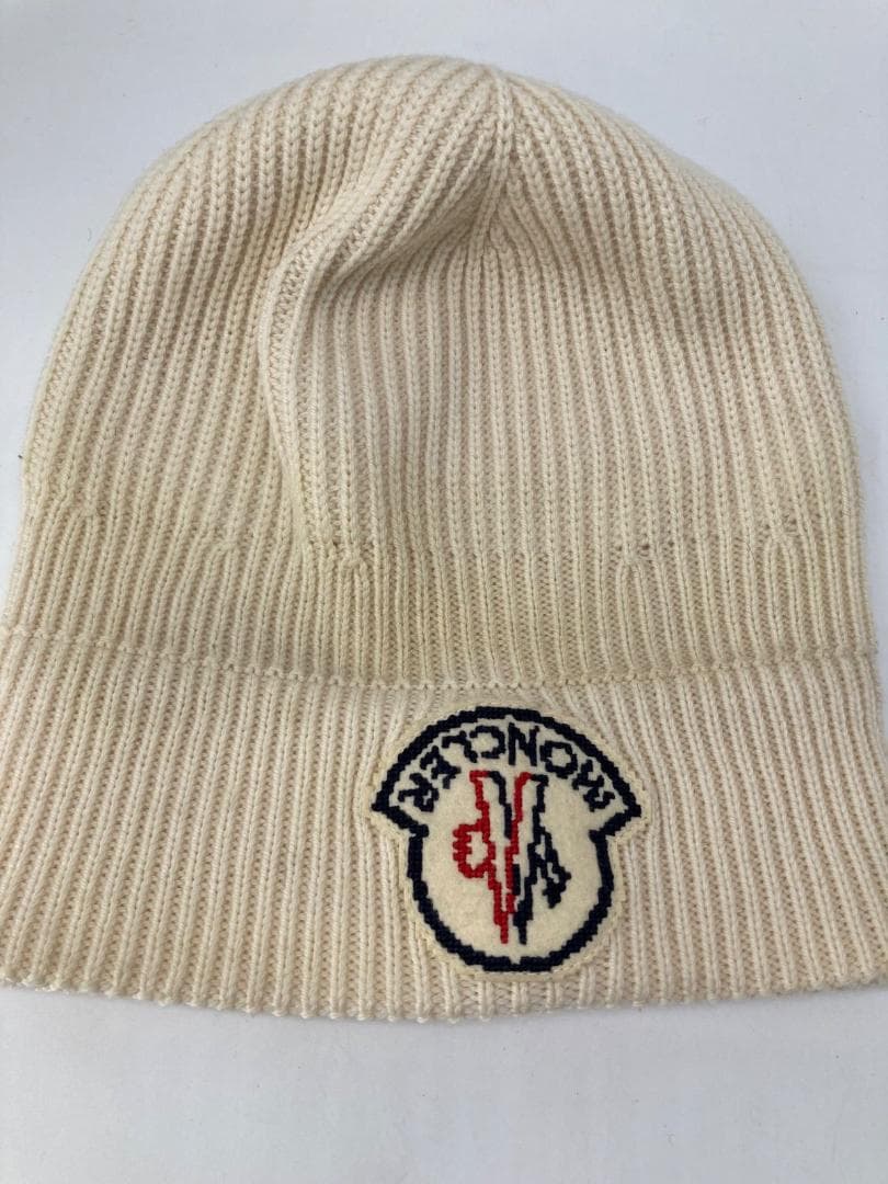 15669✨モンクレール 24年 ニット帽 ビッグロゴ ホワイト