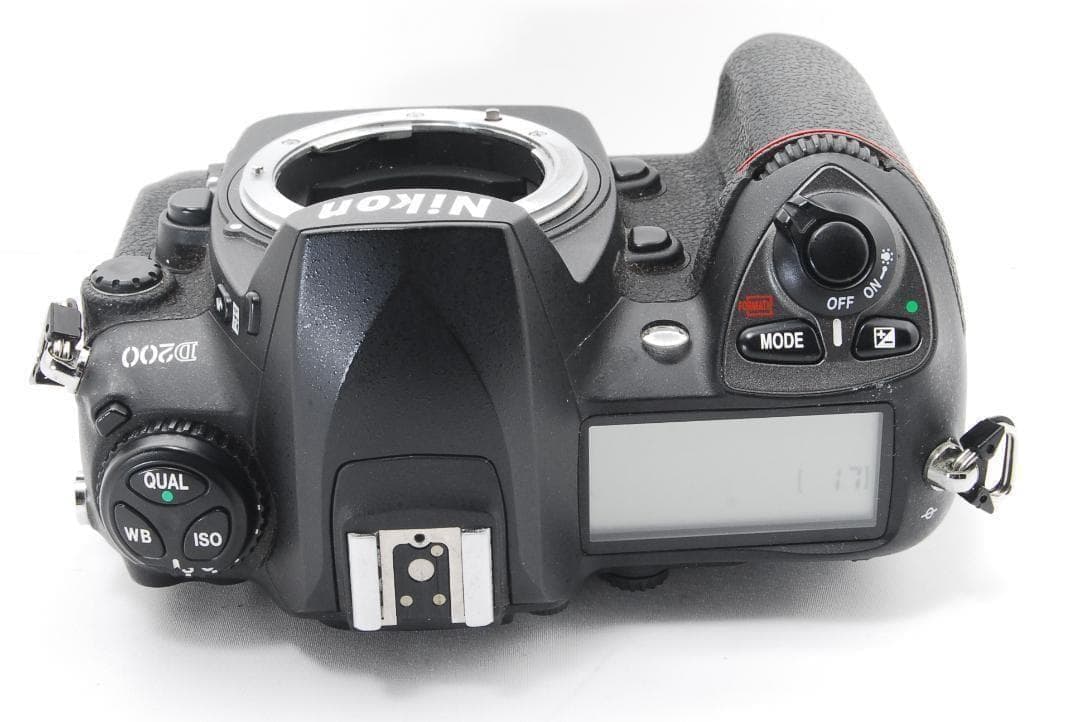 Nikon D200 CCDセンサーで色鮮やかな写真！ 高画質で簡単操作♪