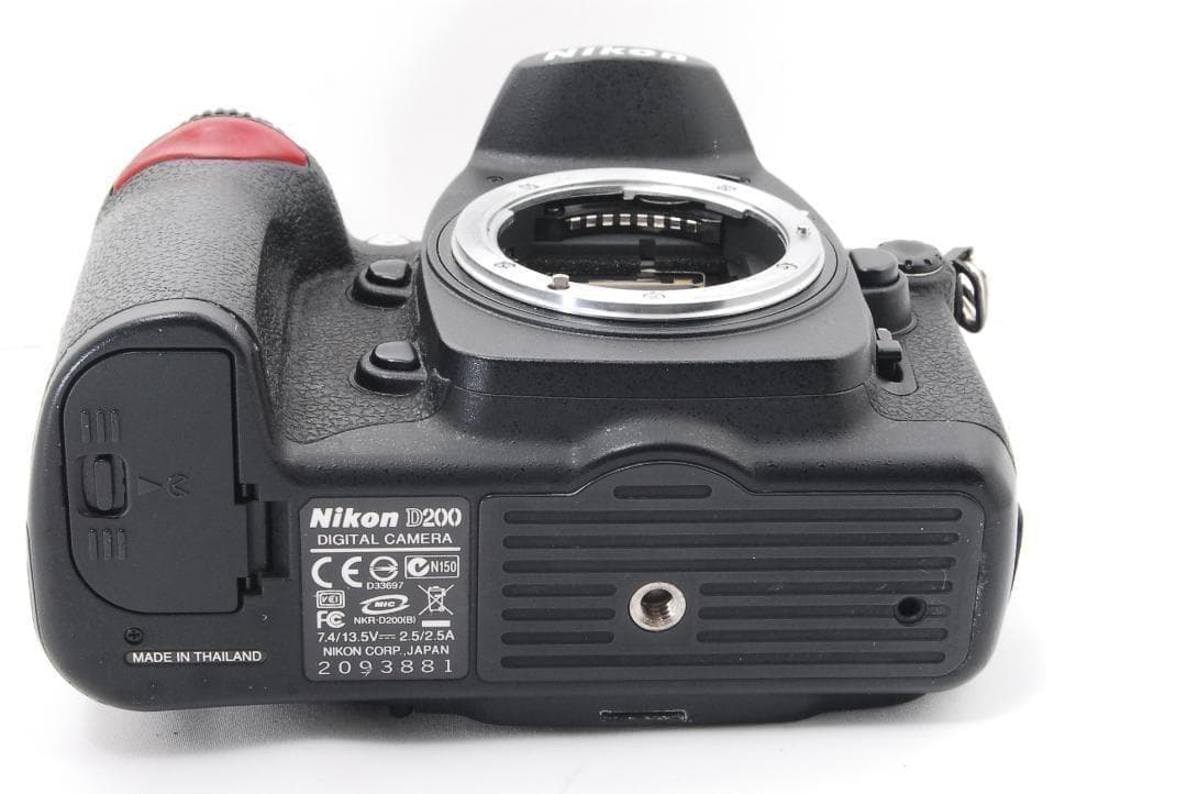 Nikon D200 CCDセンサーで色鮮やかな写真！ 高画質で簡単操作♪