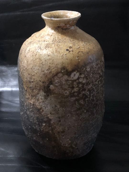 遺品整理◼️骨董収集家だった祖父のコレクションのお宝の特大サイズの壺、壷、花瓶