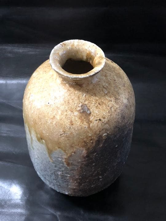 遺品整理◼️骨董収集家だった祖父のコレクションのお宝の特大サイズの壺、壷、花瓶