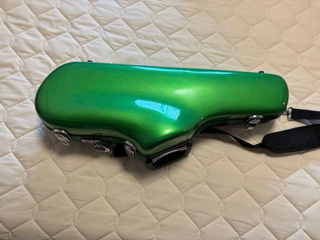 アルトサックス　シャイニーケース　黄緑