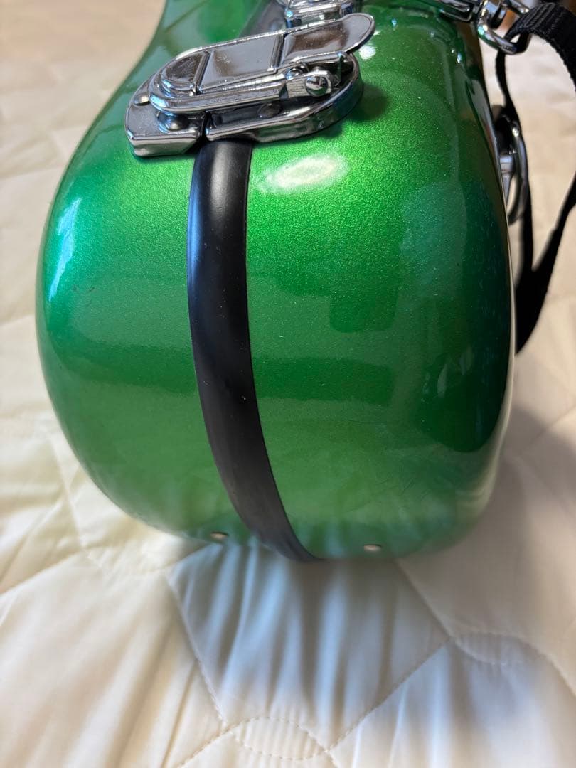 アルトサックス　シャイニーケース　黄緑