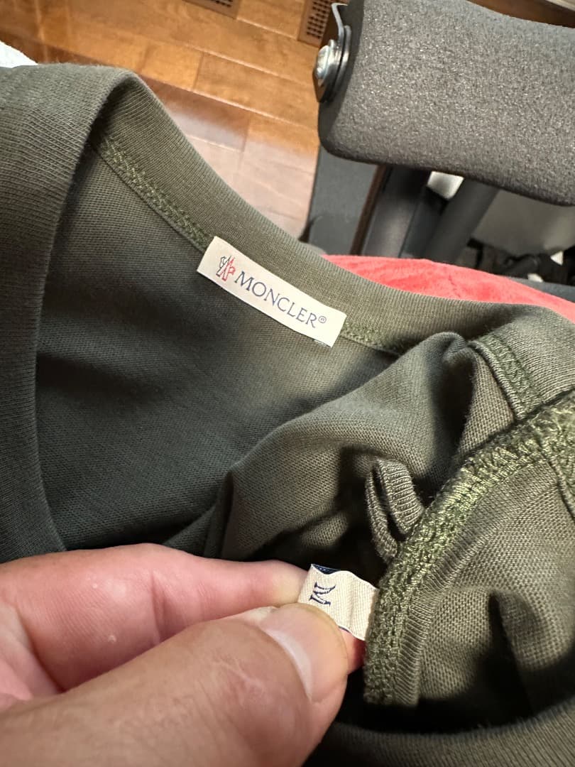 MONCLER オリーブグリーン Tシャツ
