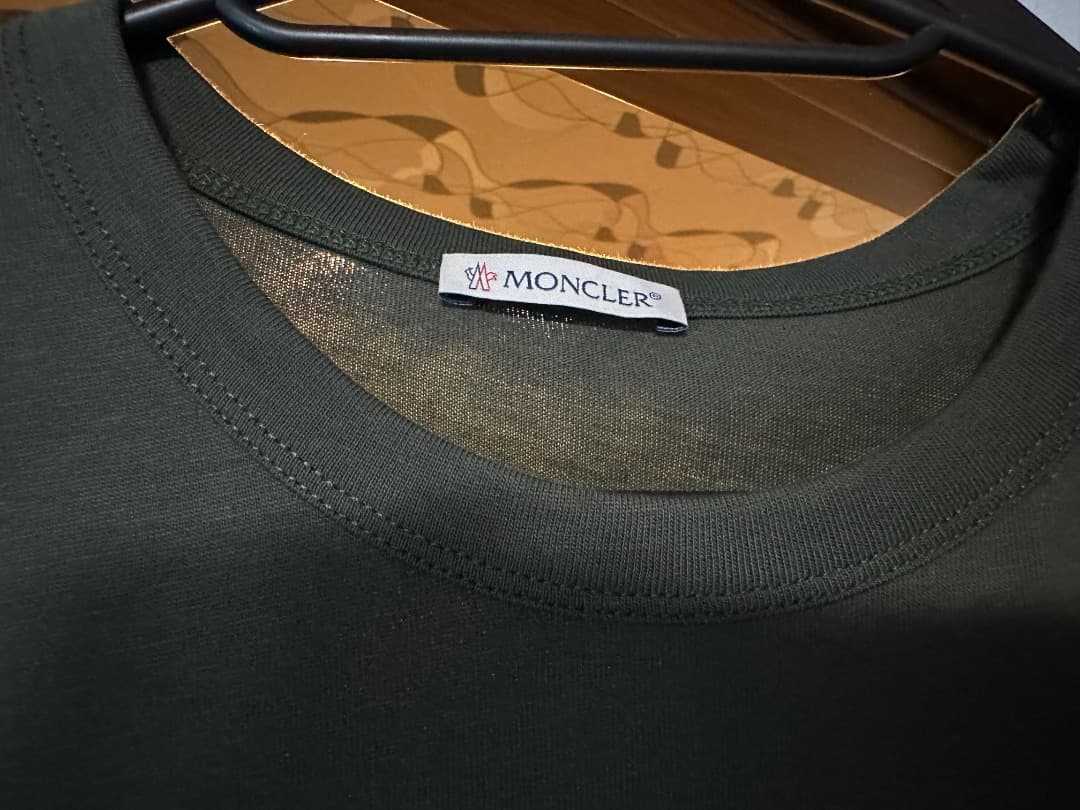 MONCLER オリーブグリーン Tシャツ