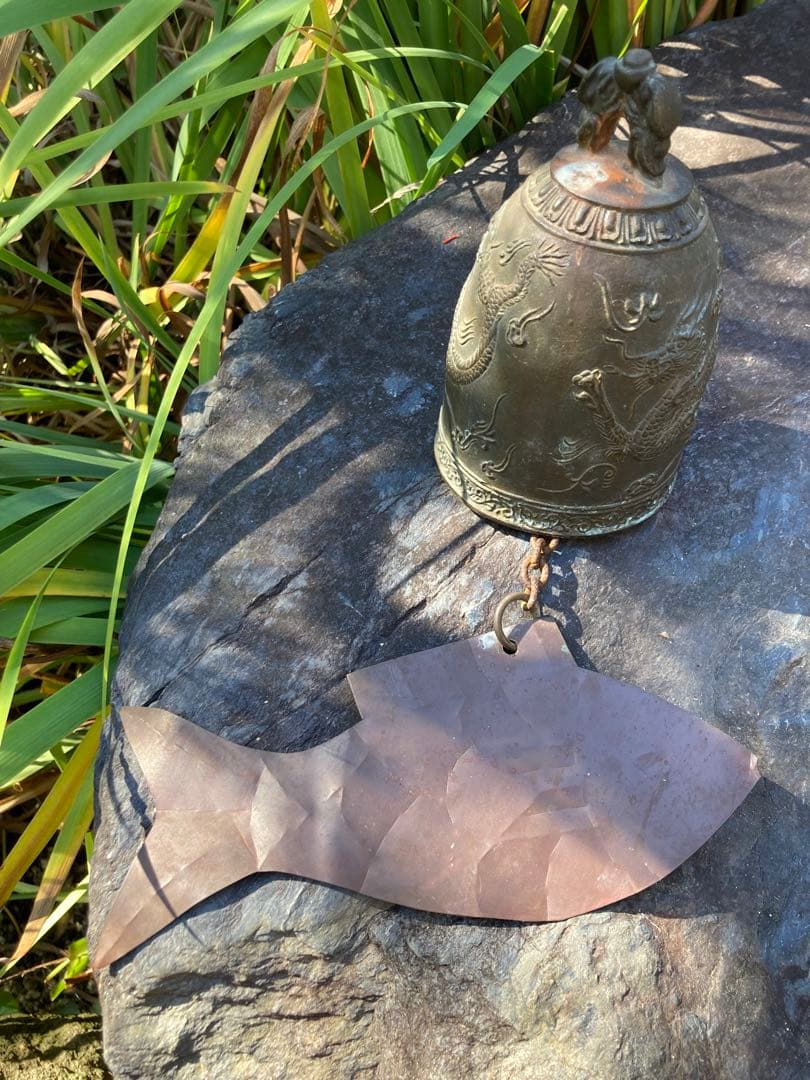 ドラゴン彫刻の金属製装飾ベル