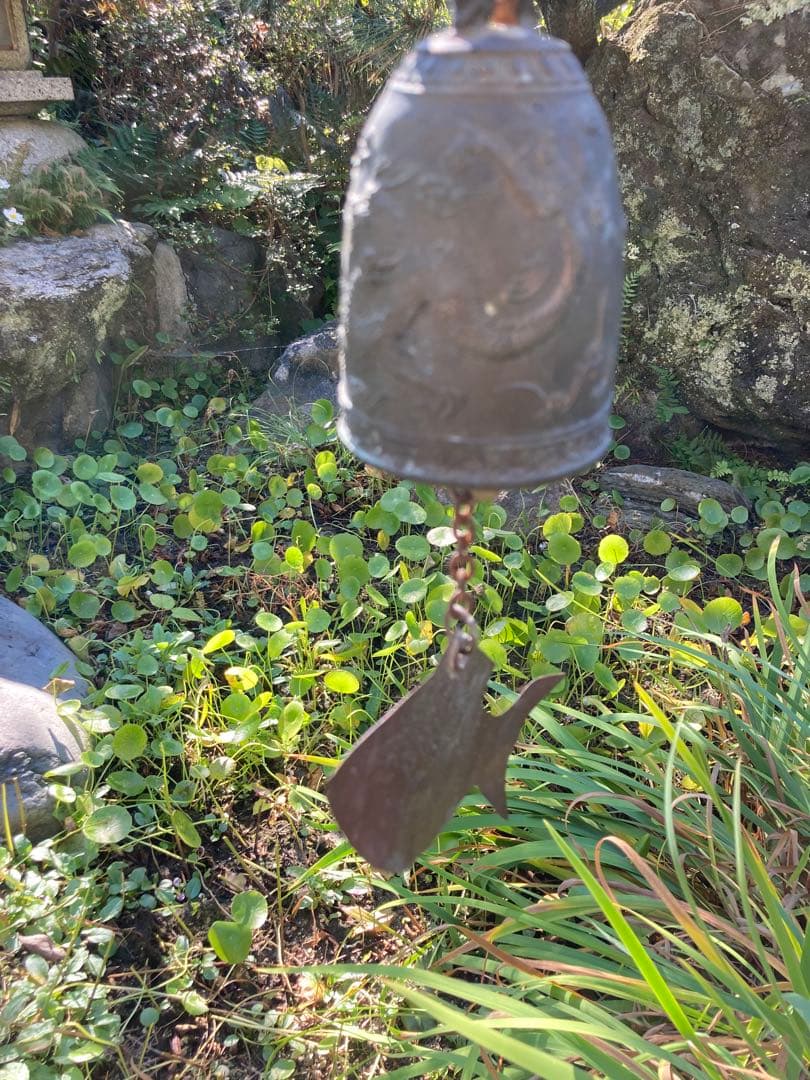 ドラゴン彫刻の金属製装飾ベル