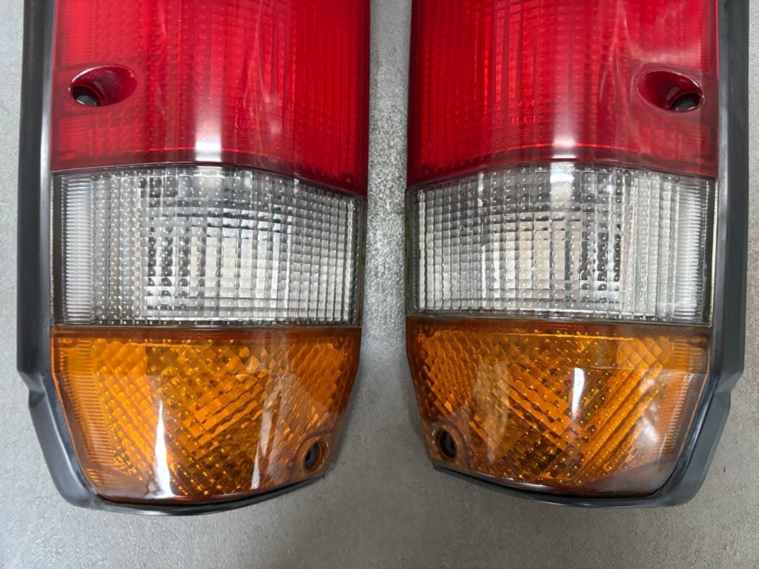 ランクル70　78プラド　純正　テールランプ　テールライト　レンズ　左右　トヨタ