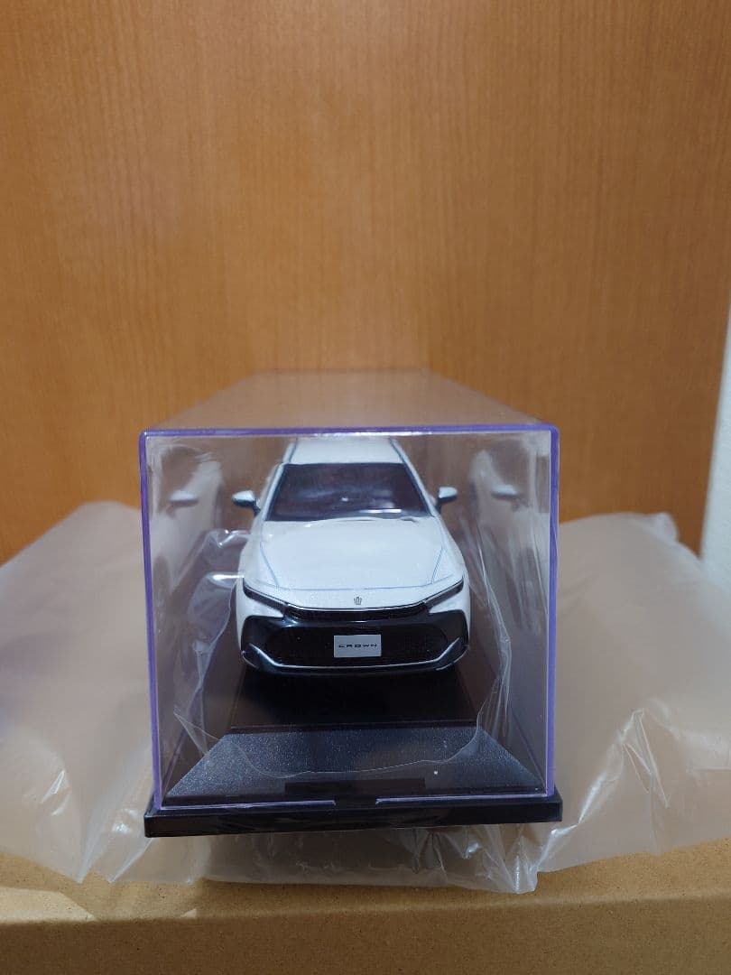 クラウンクロスオーバー ミニカー トヨタ　クラウン　非売品　限定品