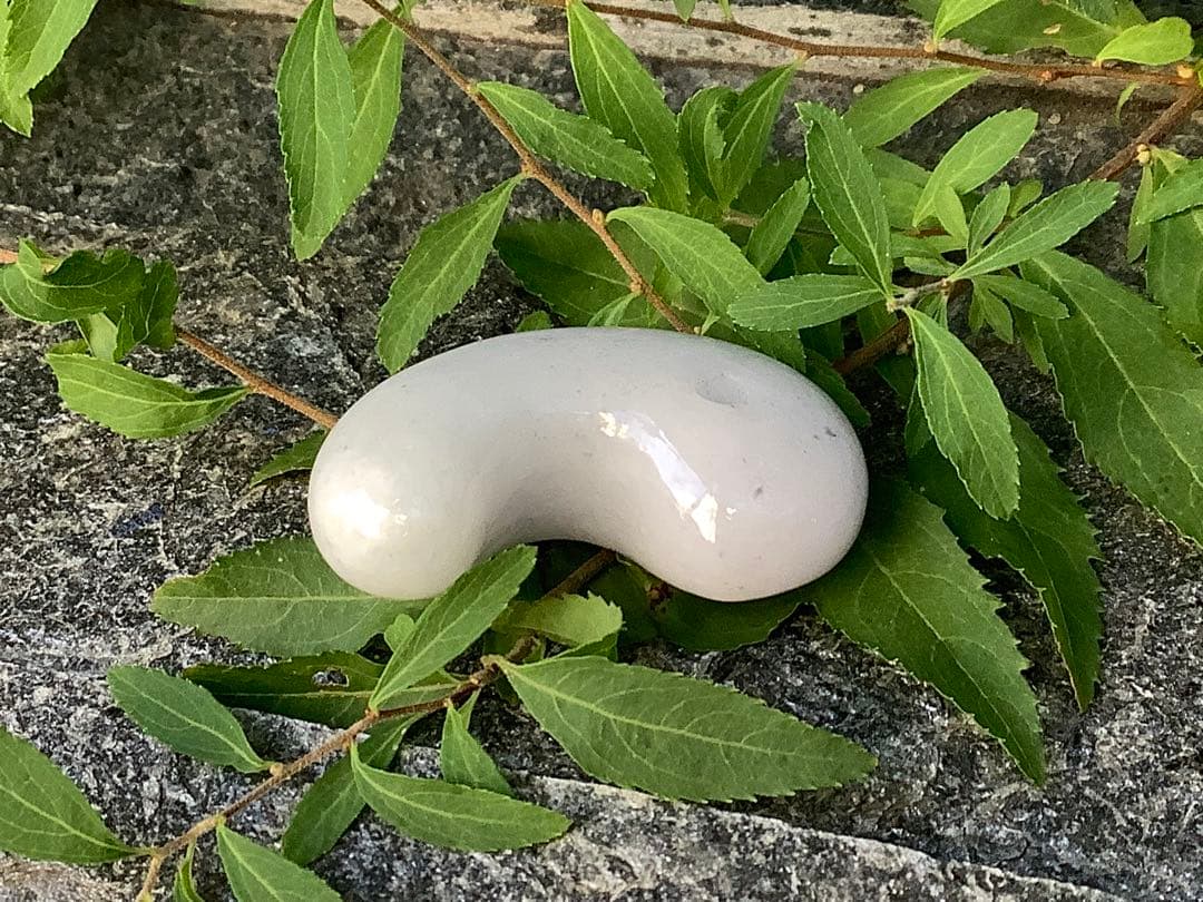 ✳小滝産　高品質*特大プレミア　糸魚川翡翠勾玉　鑑別書付　高価逸品お値引きあり‼️