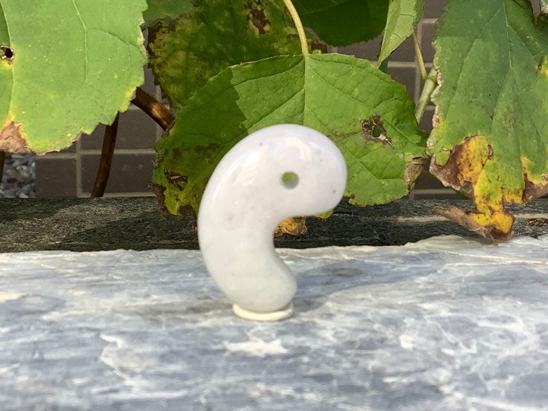 ✳小滝産　高品質*特大プレミア　糸魚川翡翠勾玉　鑑別書付　高価逸品お値引きあり‼️