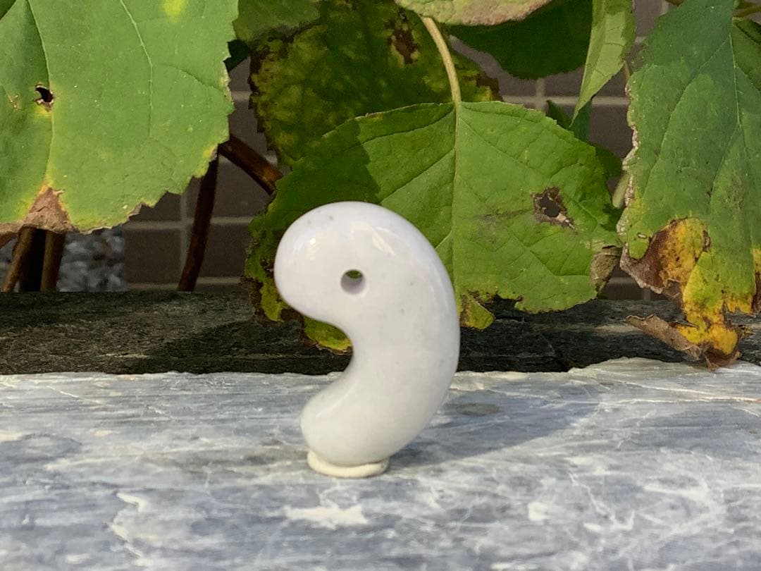 ✳小滝産　高品質*特大プレミア　糸魚川翡翠勾玉　鑑別書付　高価逸品お値引きあり‼️