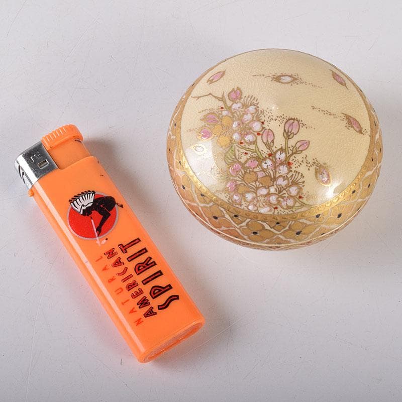 茶道具　薩摩焼　江月窯　新妻守作　白薩摩　金蘭手花文　香合　共箱　V　7611