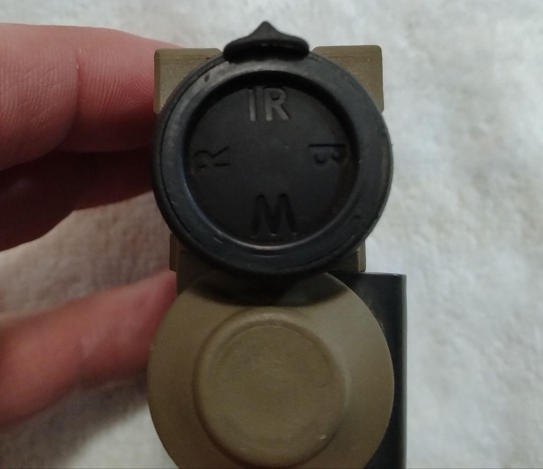 ミリタリーライト(ヘルメット用)