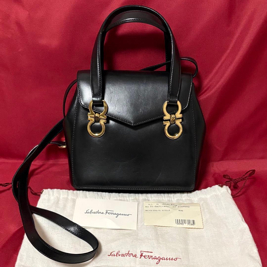 サルバトーレフェラガモ　2way ガンチーニ　ショルダーバッグ　レザー