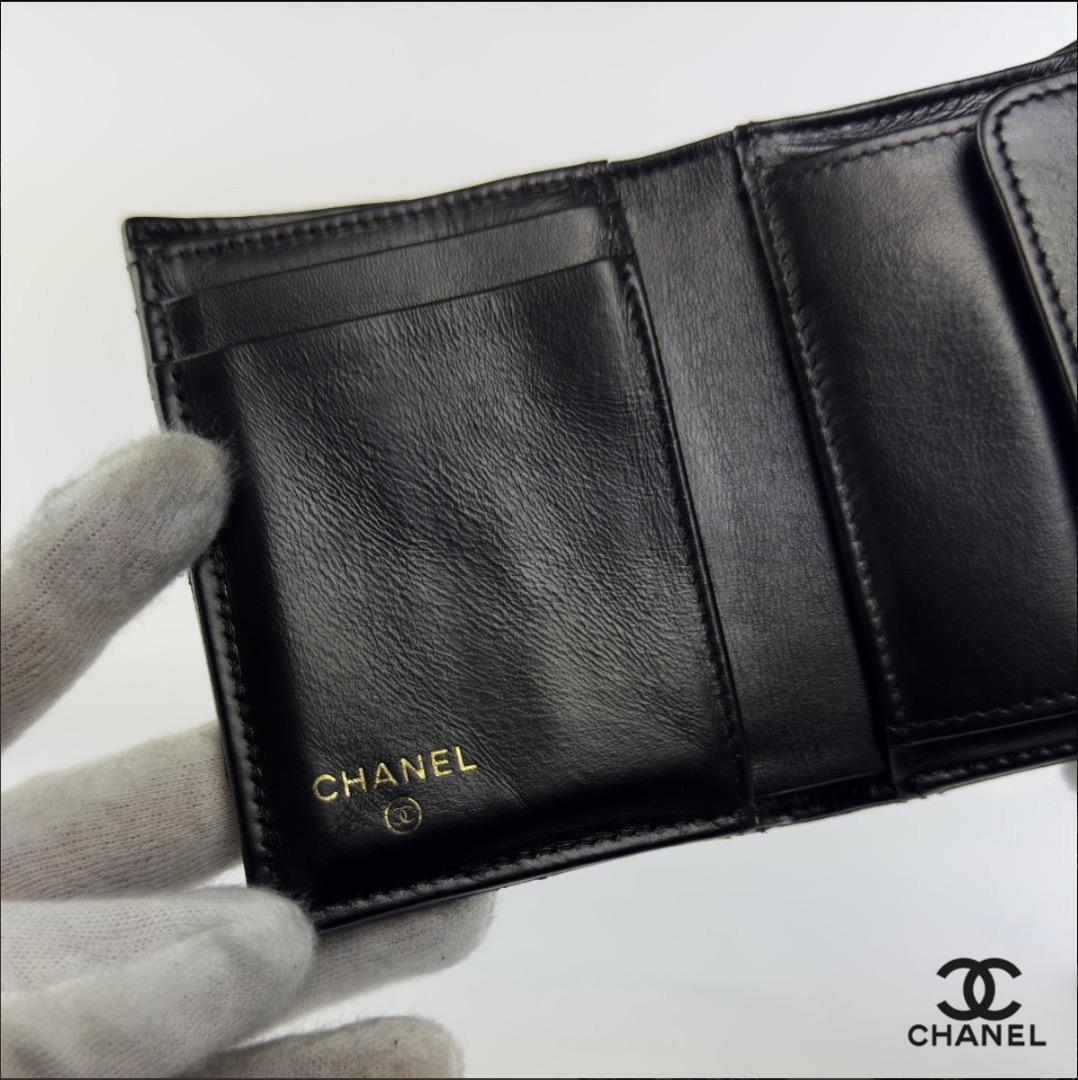 正規品　新型タイプ　シャネル　マトラッセ　ゴールド金具　フラップ　三つ折り財布