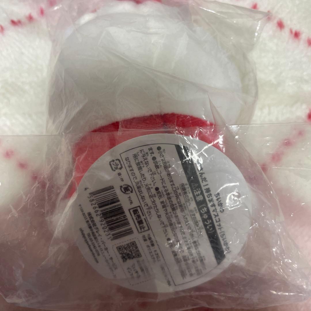 ちいかわ　ハチワレ　うさぎ　サンタさんだ！持ちますマスコット