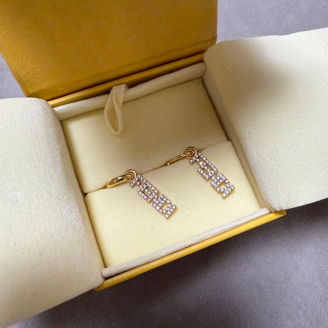 FENDI ロゴフープピアス