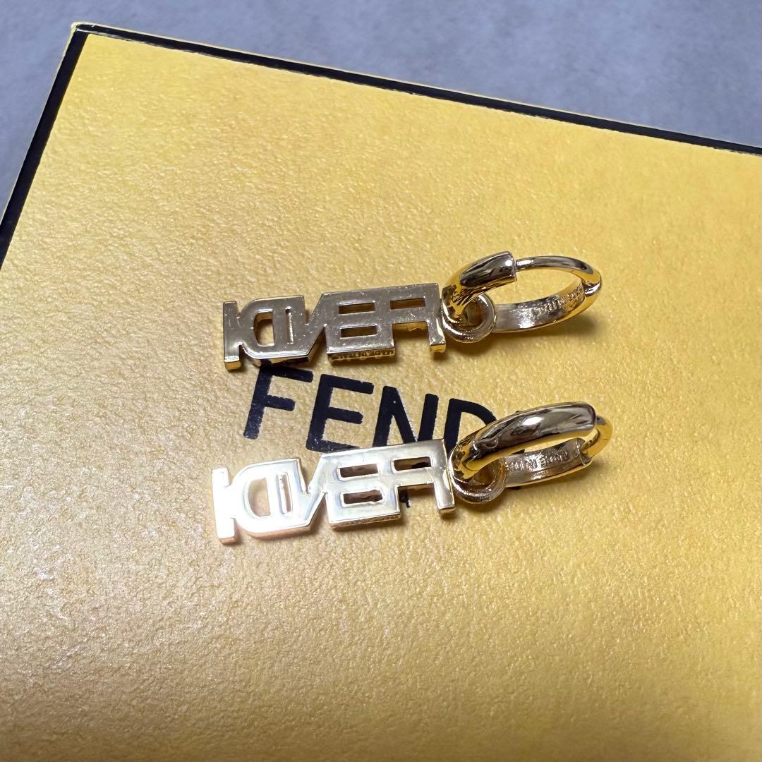 FENDI ロゴフープピアス