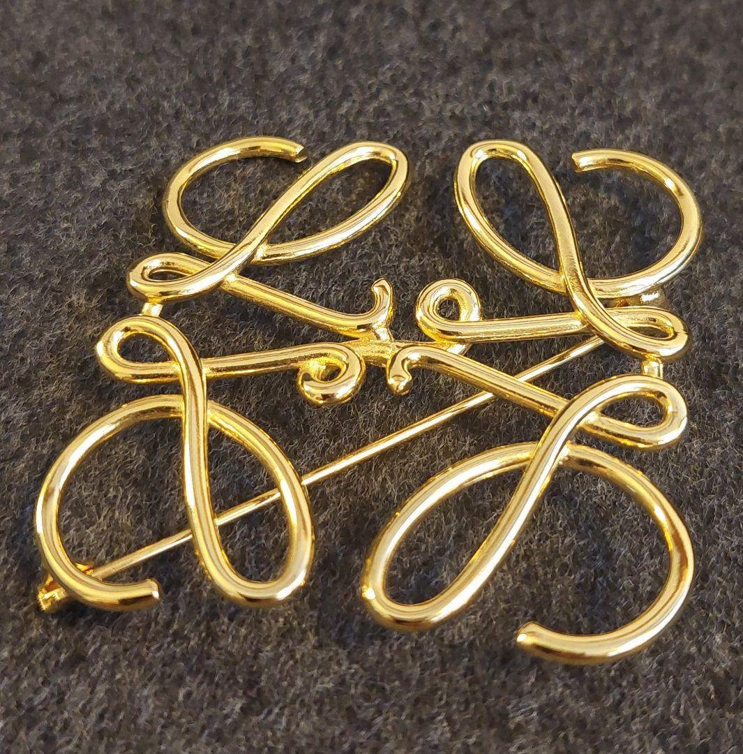 ロエベ　ブローチ　アナグラム　ゴールド　新品