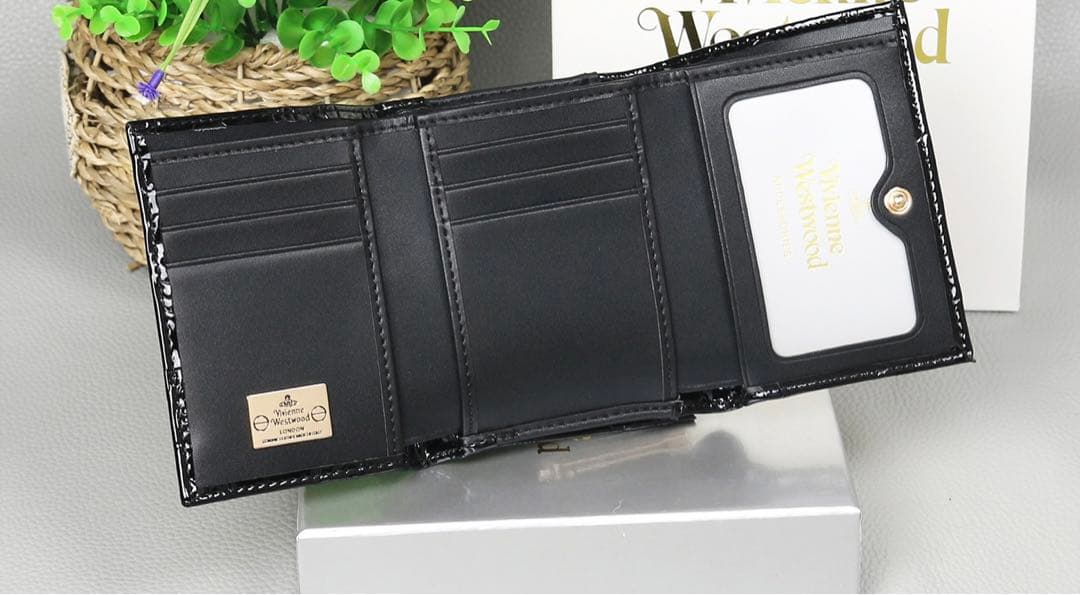 エナメル三つ折り財布 ブラック-110