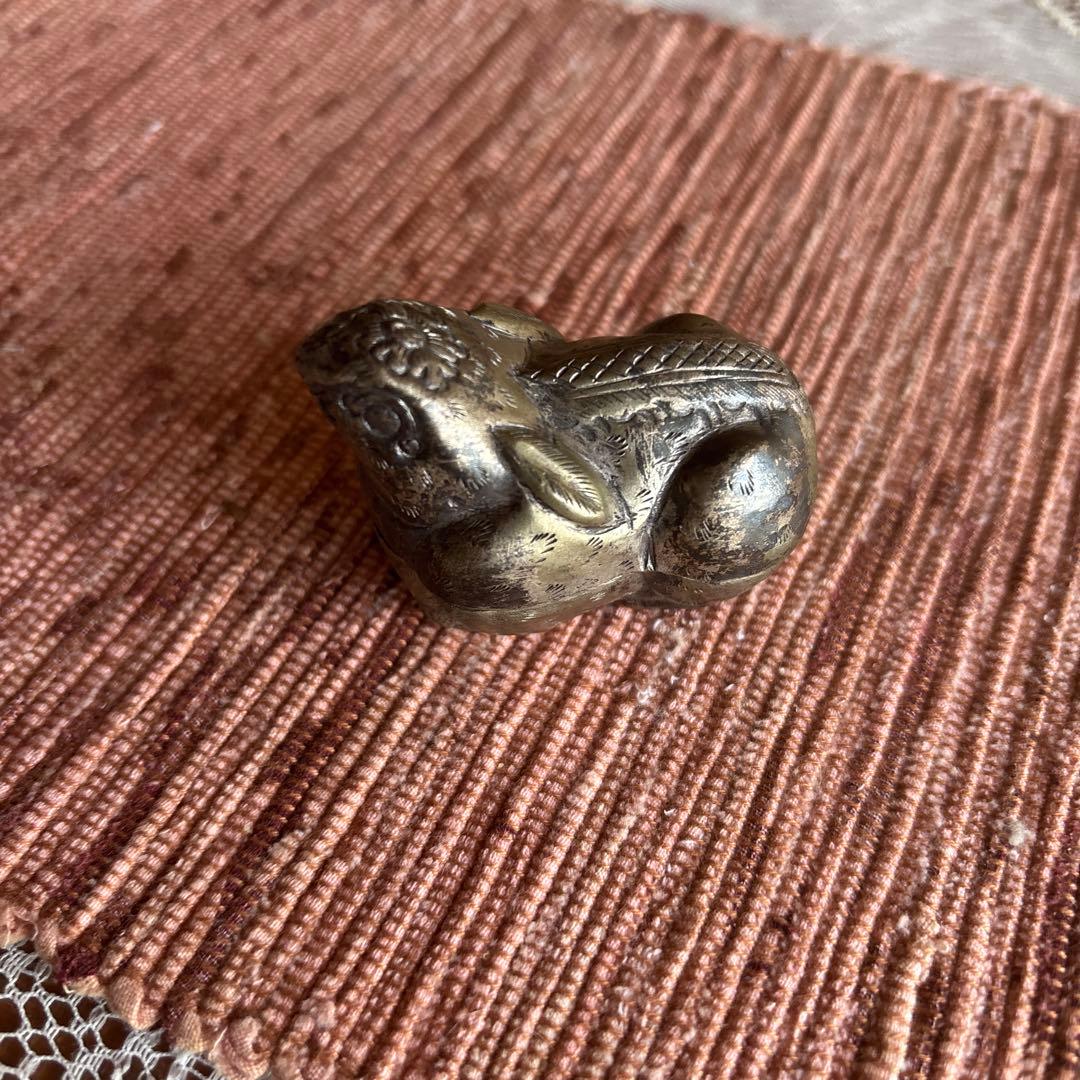 金属製 ウサギの彫刻 小型