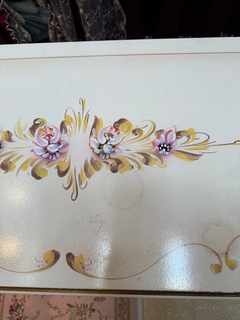 ロココ調　テレビ台