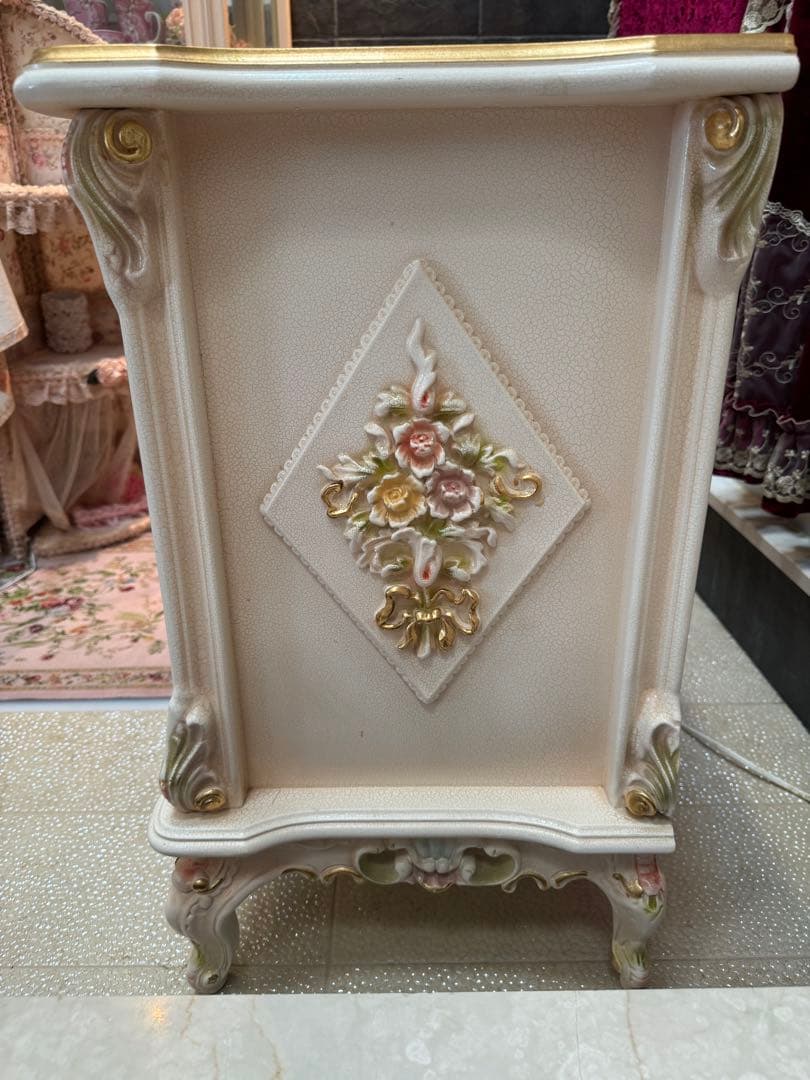 ロココ調　テレビ台