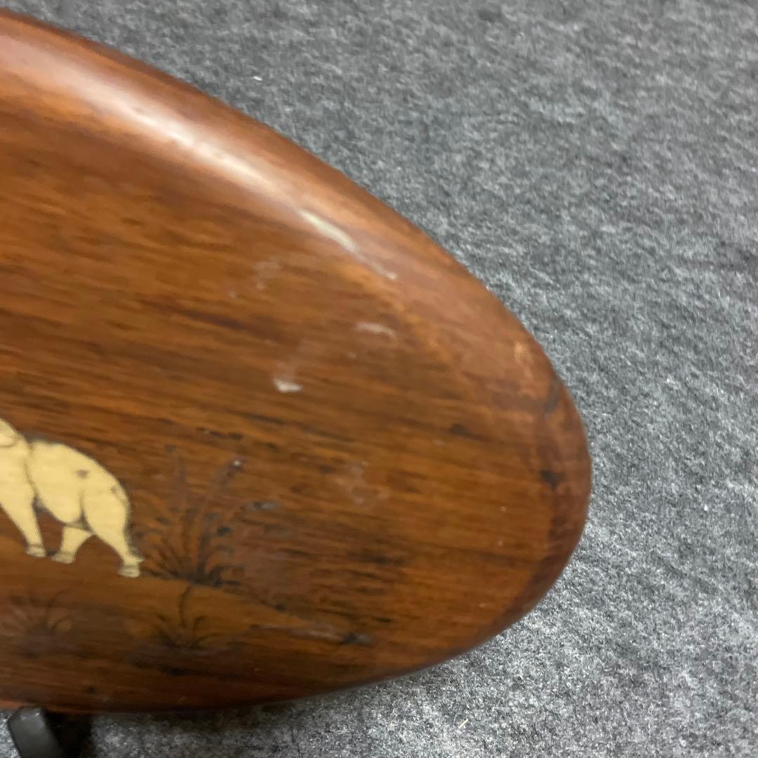 インドネシア　木製象彫刻楕円形プレート　飾り立て付き