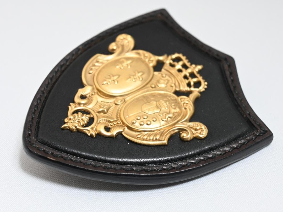 miu miu ブローチ エンブレム レザー バッジ ミュウミュウ 美品