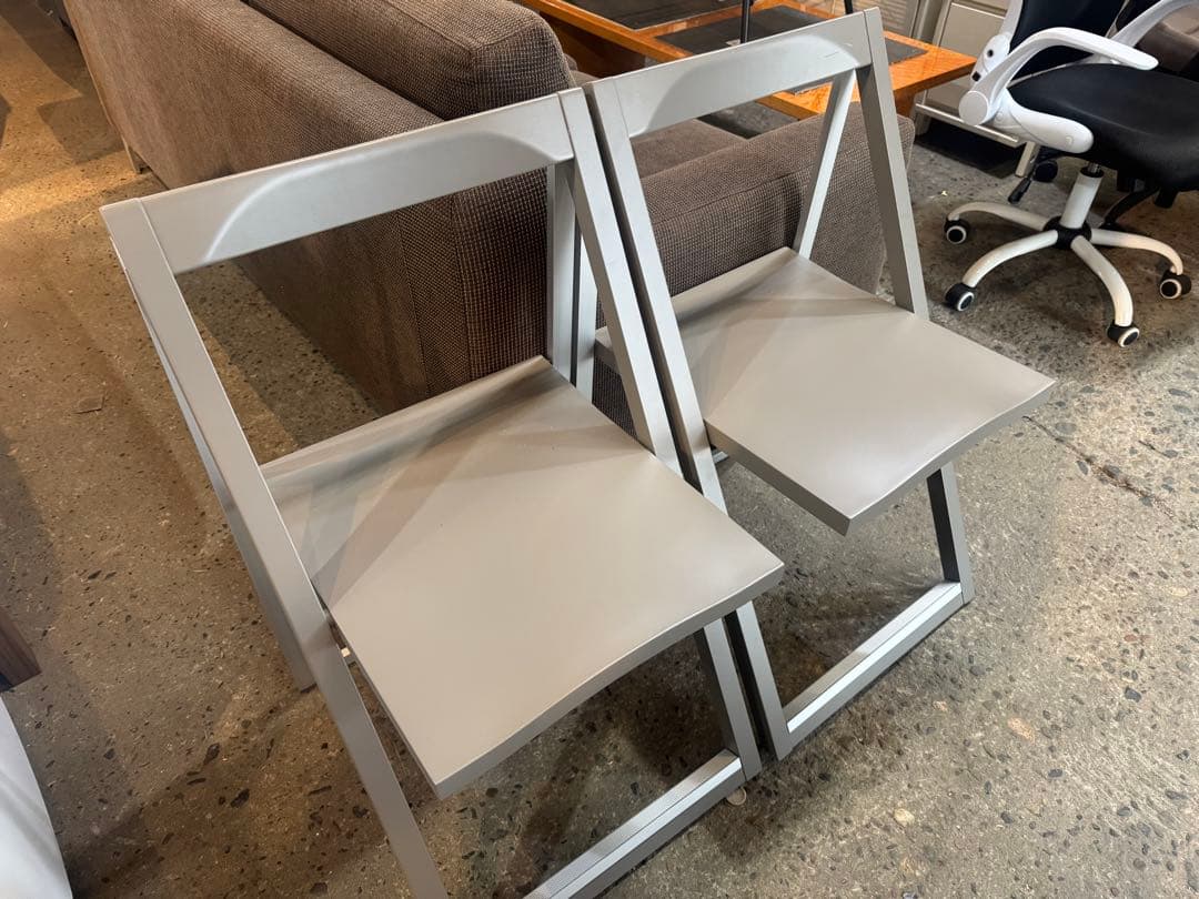 美品　カリガリス コヌビア スキップダイニングチェア　2脚セット