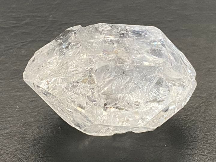 ダイヤモンドクォーツ　ハキマー　レインボー入り　49g