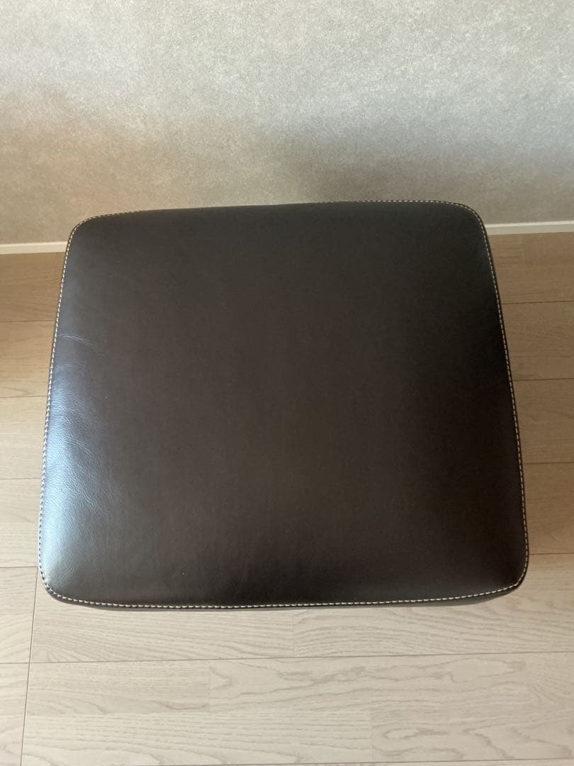 カリモク　レザー　オットマン　本革