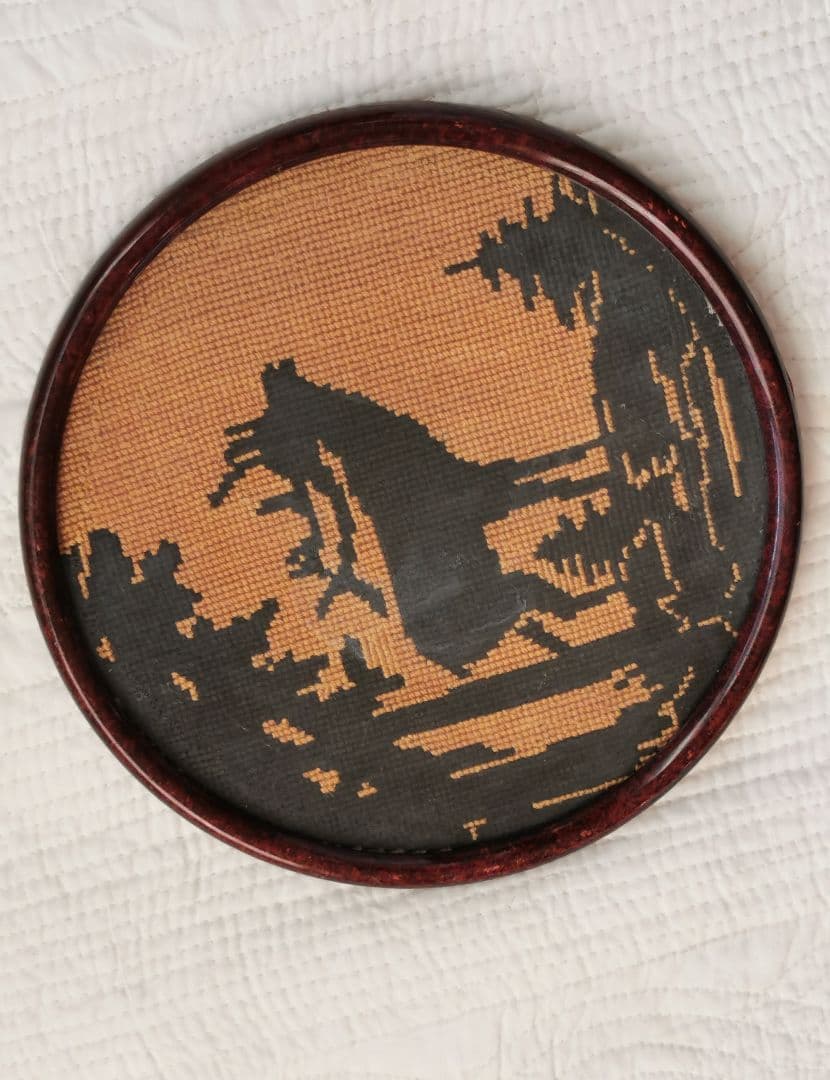 アンティーク ツヴィスト刺繍 樅の森林とトナカイ マホガニー/ウォールナット額