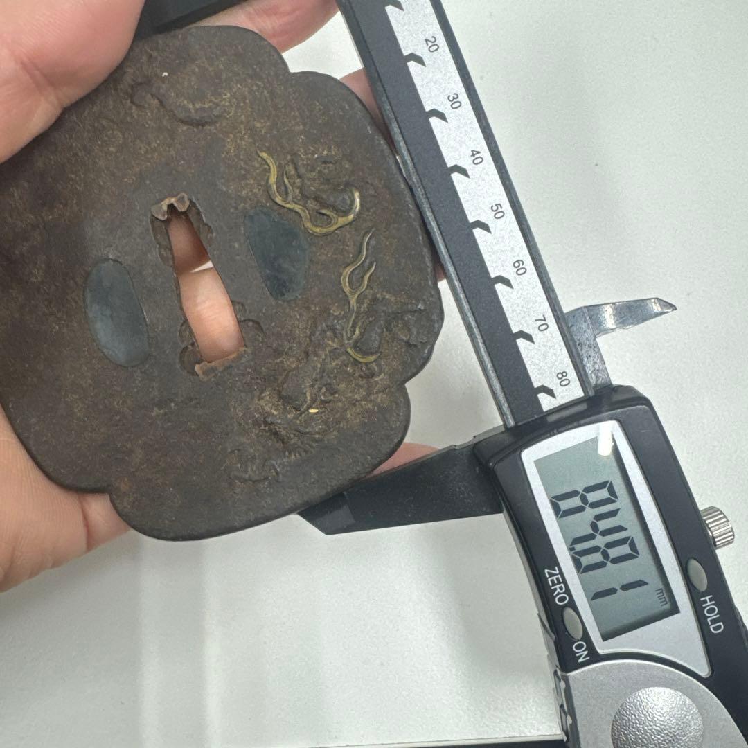 刀装具　龍模様の鍔