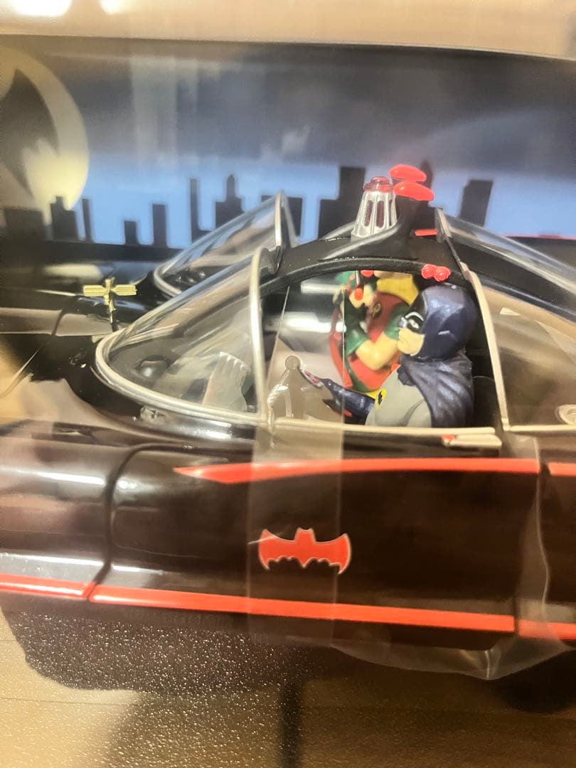 新品未開封Hot Wheels バットモービル 1:18 1966年TVシリーズ