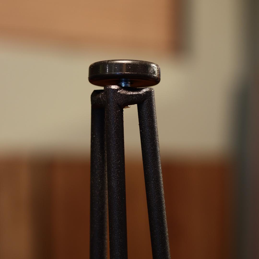 円形｜薄塗りモルタル｜ラウンドテーブル｜ライトグレー｜脚タイプ①