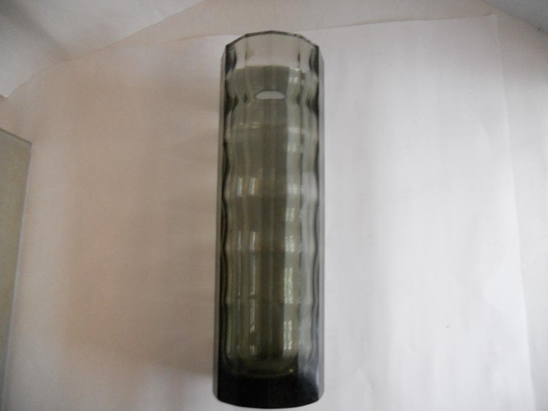 花瓶 スモーク クリスタルガラス 花瓶 美品 です。