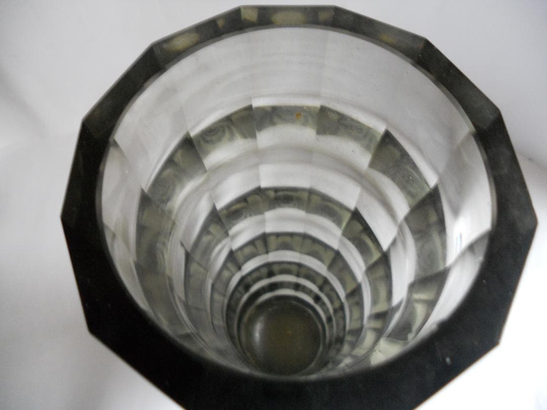 花瓶 スモーク クリスタルガラス 花瓶 美品 です。