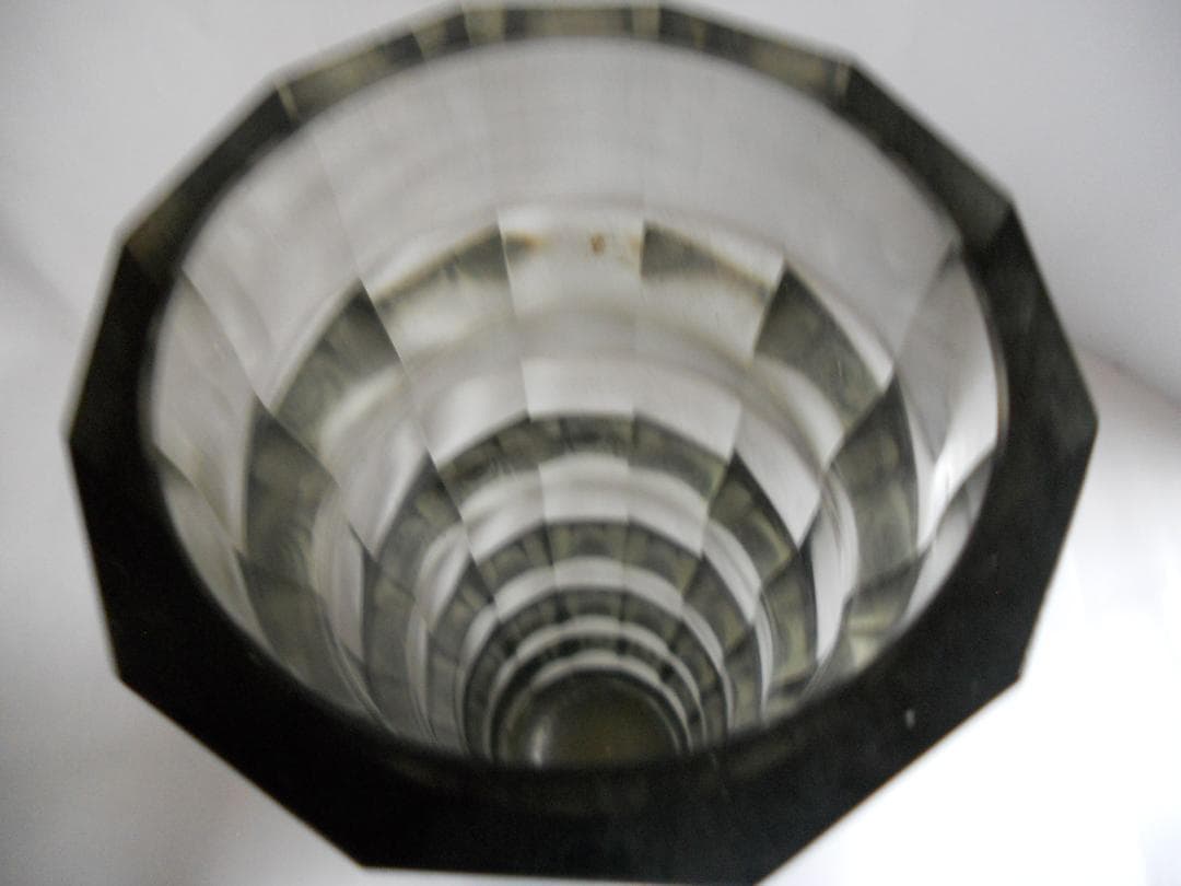 花瓶 スモーク クリスタルガラス 花瓶 美品 です。