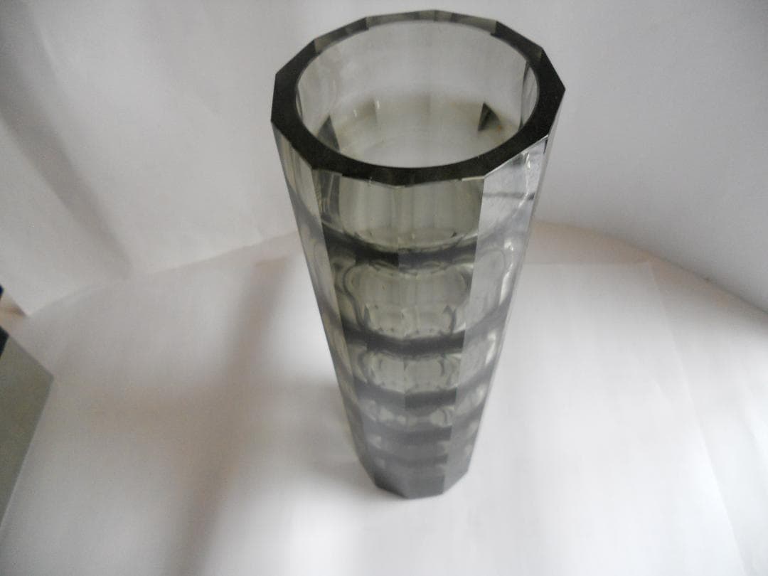 花瓶 スモーク クリスタルガラス 花瓶 美品 です。