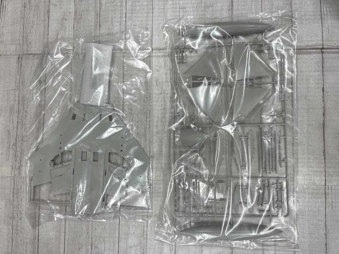 ◆未組立◆1/32 マクダネル・ダグラス F-4J ファントムII マリーン