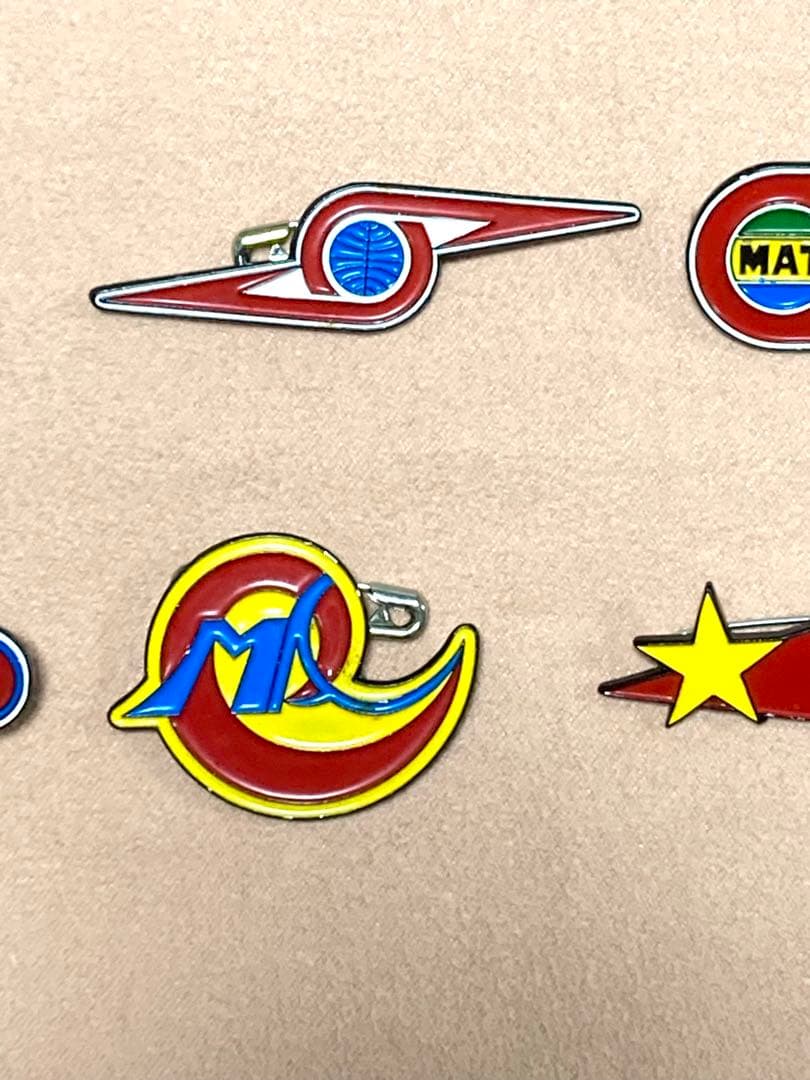 ウルトラマンバッジ　科学捜査隊　ウルトラ警備隊　MAT等　８個　小学館　円谷プロ