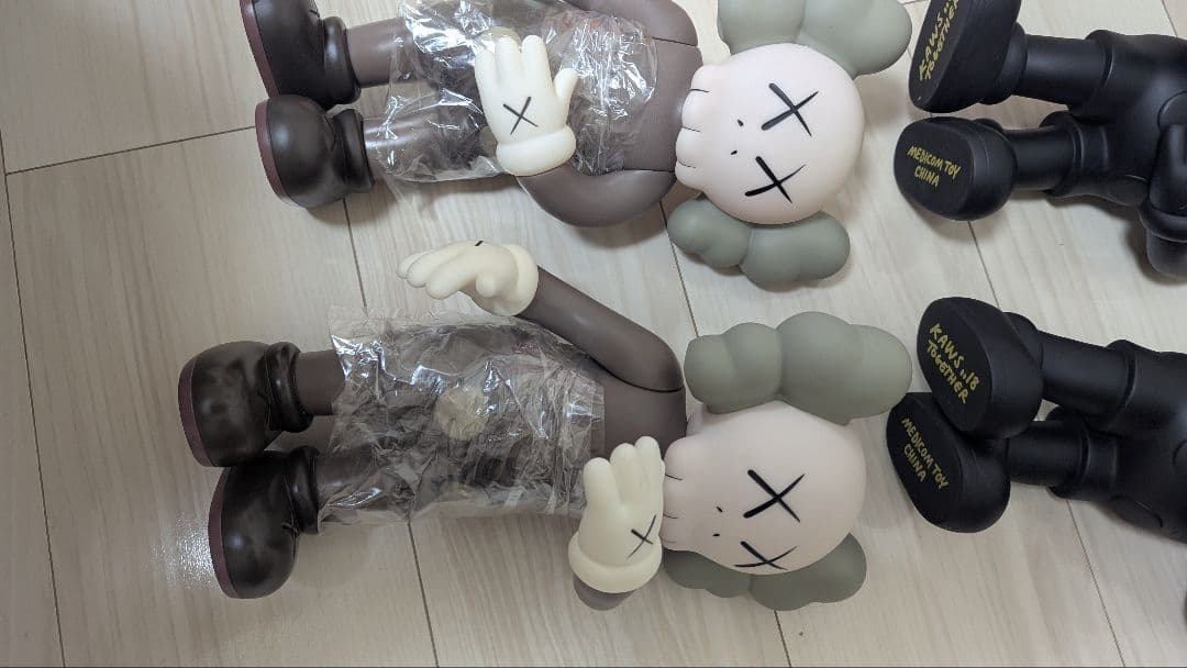 KAWS フィギュア ４体セット　クリスマス　プレゼント